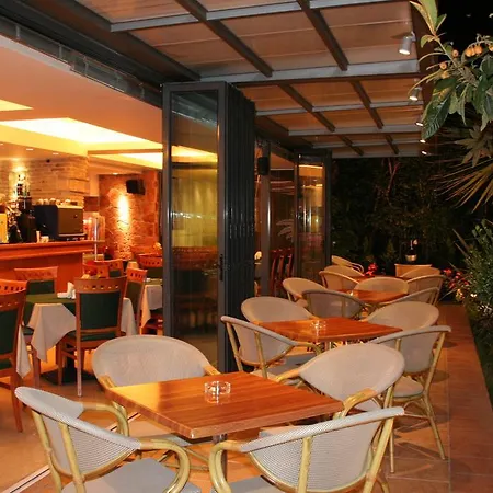 Apartahotel Paradise Lost 3*