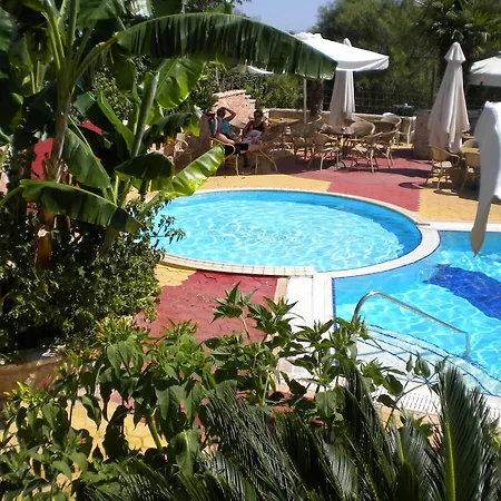 失乐园公寓式酒店 3* 托隆